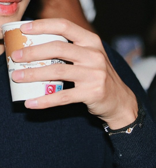 taepreciousbaby's tweet image. GUYS ADA INDONESIA GUYS 😭