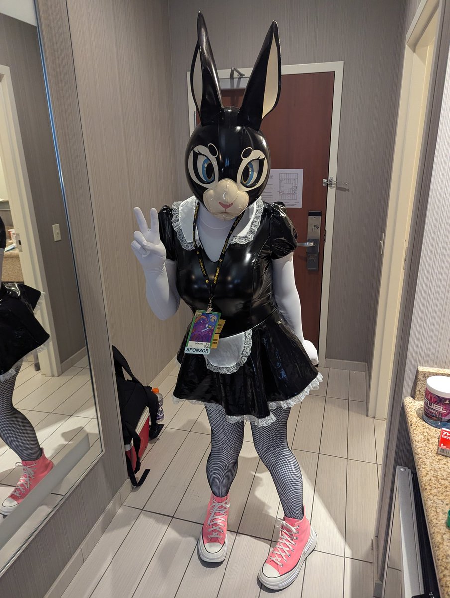 Shiny bunny time at #Anthrocon !! 🐰🖤✨ Come see me at the waterfront!