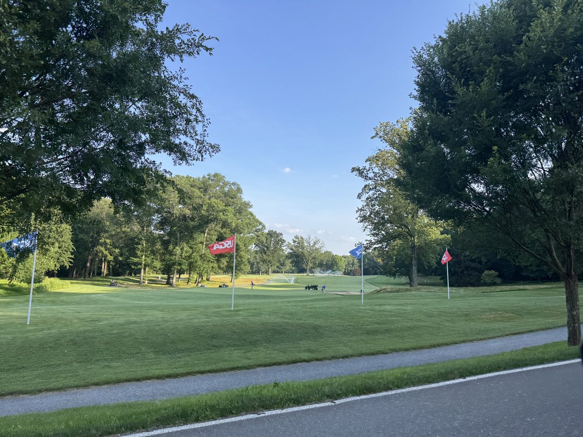 TurfTank's tweet image. Highly doubt any other competitor stopped, smiled and took this photo while driving into Woodmont tonight for welcoming dinner. @GCSAA @RyanSeveridtWCC