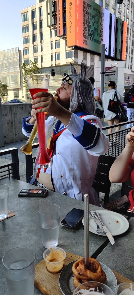 Adult (Over 21!) Oguri can drink as hard as she can eat!!

大人（21歳以上！）小栗は食べるほど飲むことができます！！

#AX2025 #umamusume #UmaMusumeGlobal