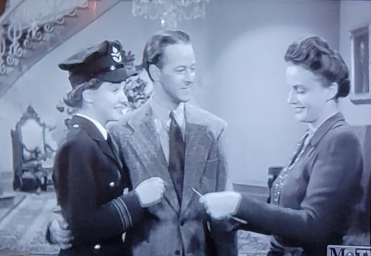 INSHomeService's tweet photo. @Svengoolie A charming hidden gem thanks to @MeTV #Returnofthevampire A movie with a noblewoman, scientist, vampire hunter and her RAF daughter in law in movie made in 1943. Remake this one with a modern budget. It's a favorite of the cat. #Svengoolie https://t.co/YP5Q7GUXku