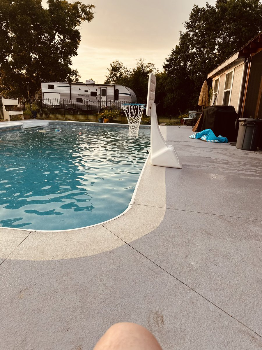 Coach_Creamer's tweet image. Grill and swim time! Love seeing my family and friends this weekend!