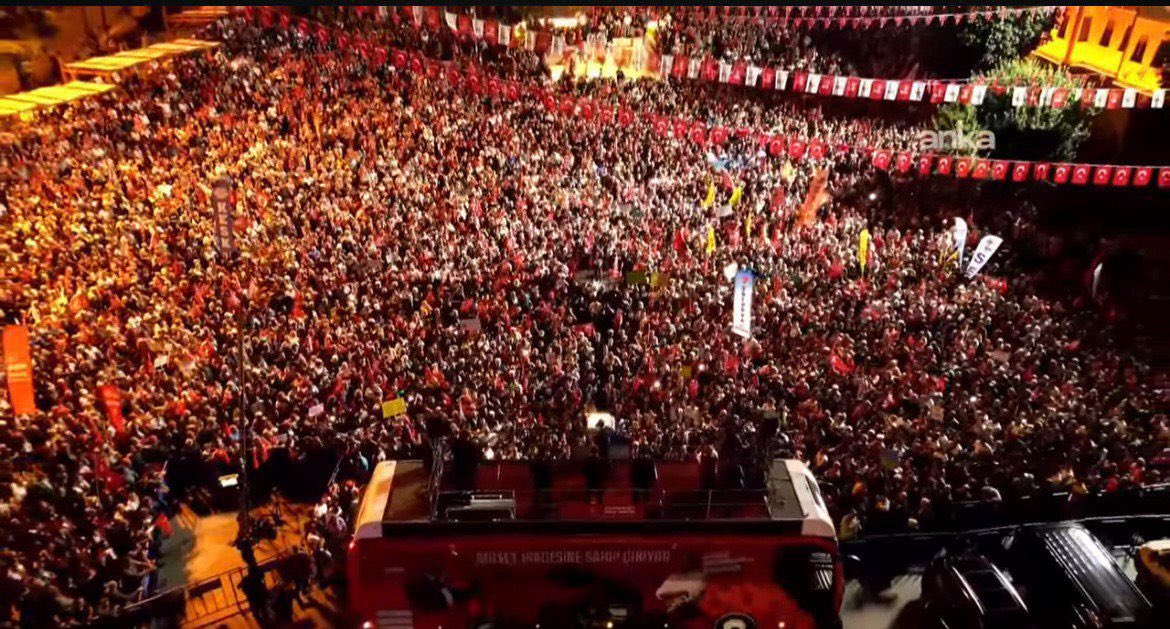 bumerangtrader's tweet image. Vooi eliminates DeFi trading complexity by providing a unified interface across multiple blockchain networks and perpetual DEXs without bridging assets or managing gas fees manually. The platform's chain abstraction model creates a "Robinhood of DeFi" experience with 1-click