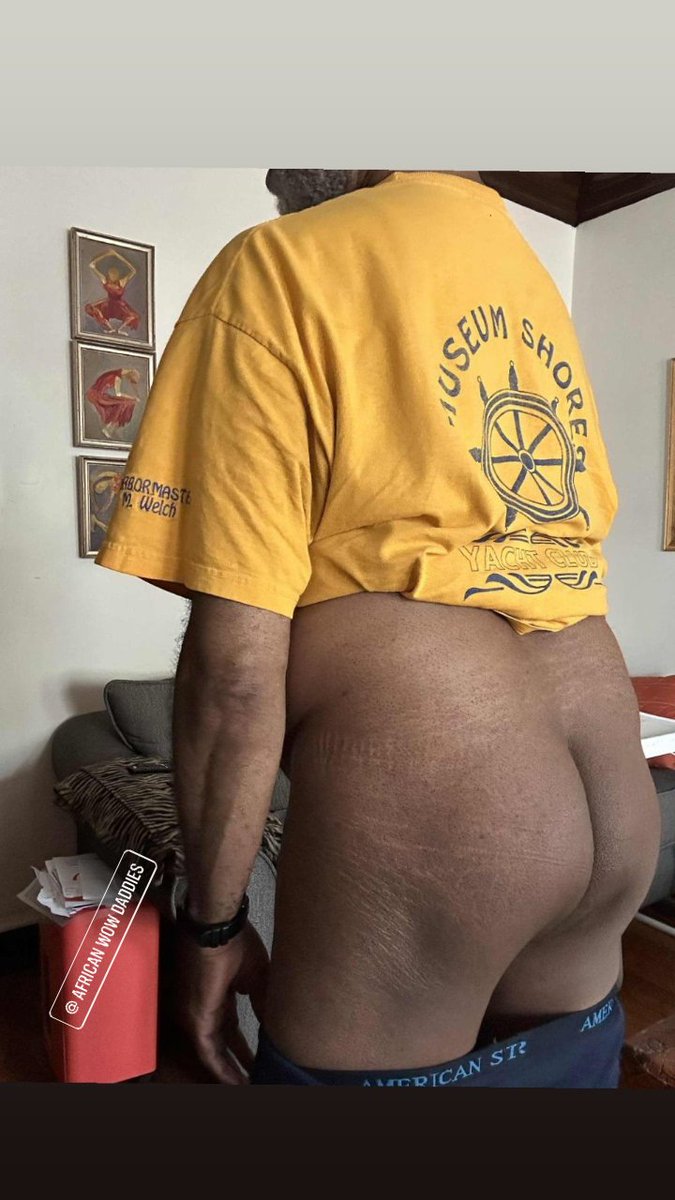 Oh my God!.. This D@ddy is special to me. We met online but I never knew that he has fine buns that can make me hungry. 😘