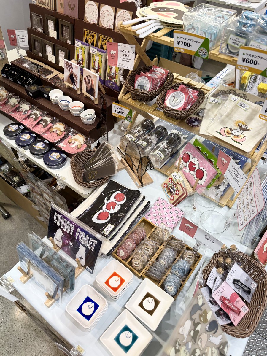 設営終わりました！
在庫や洋服のサイズなど、全出しできてない物もありますのでお気軽にお声掛け下さい〜🐾

西館1階　B367