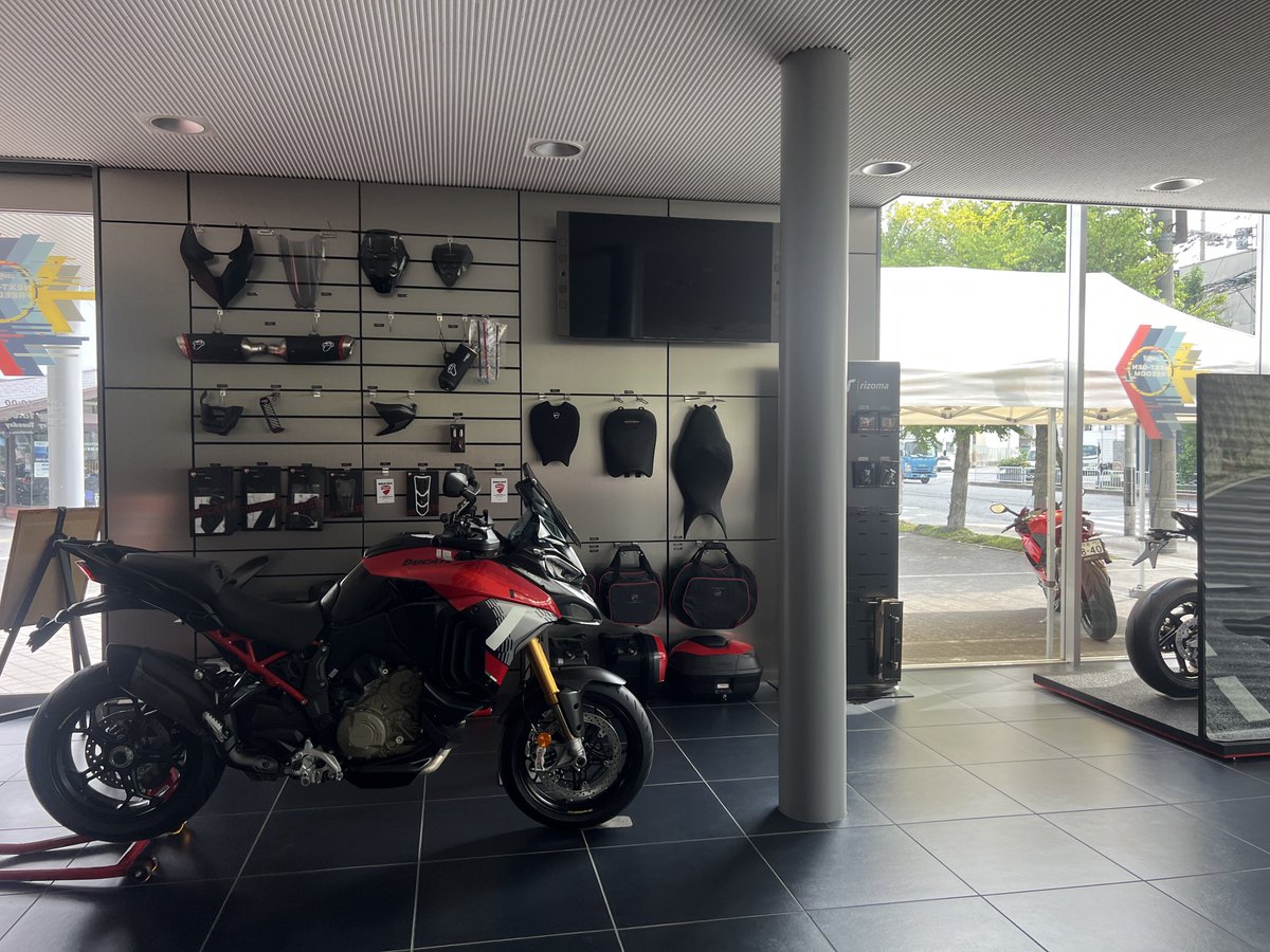 皆さん朝礼に行ってしまわれたので店番中
只今加賀山さん待ち。

#Ducati #ドゥカティ
#DucatiKyoto #ドゥカティ京都