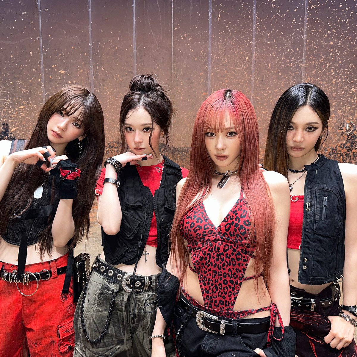 AESPACOL's tweet photo. Es hora de que a Colombia vengan los grupos femeninos 

#AexisLineInColombia #aespaEnColombia #ColombiaQuiereMásKpop 
@aespa_official @paramo_presenta @OcesaColombia
@LiveNationKpop @diomargarcia @Moveconcertsco @SMTOWNGLOBAL https://t.co/djXn31wT00