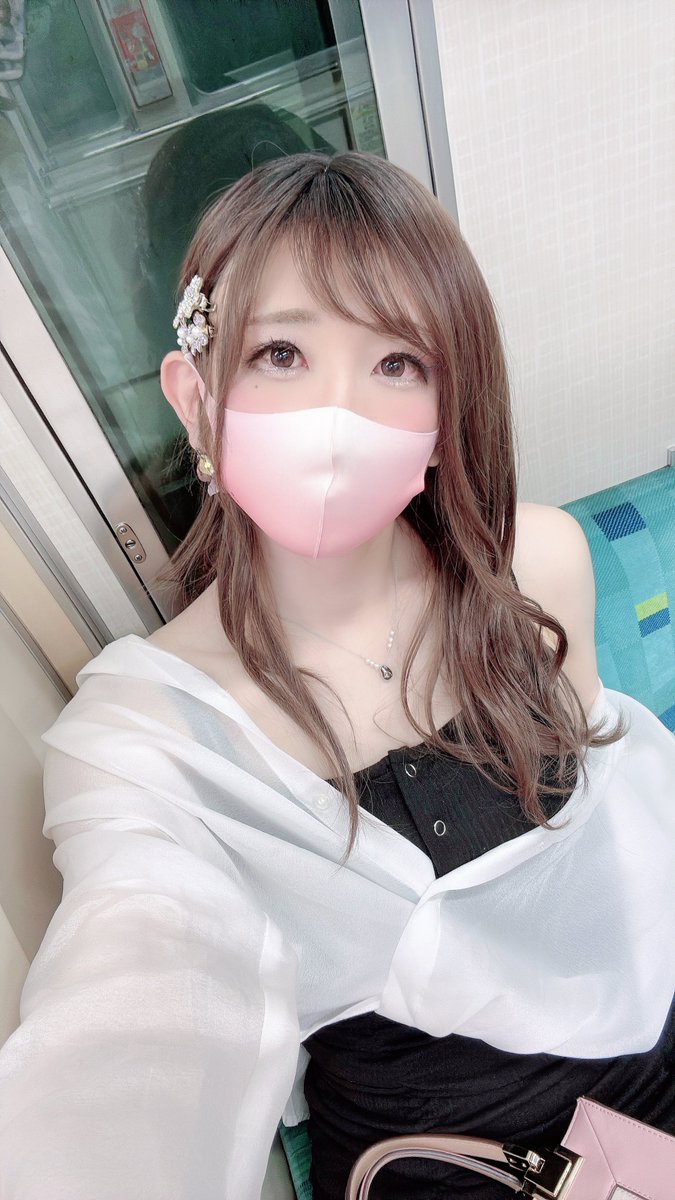 おはようございます💕朝から酔ってる写真で失礼します🫠昨日飲みすぎた方はお水をたくさん飲みましょう！