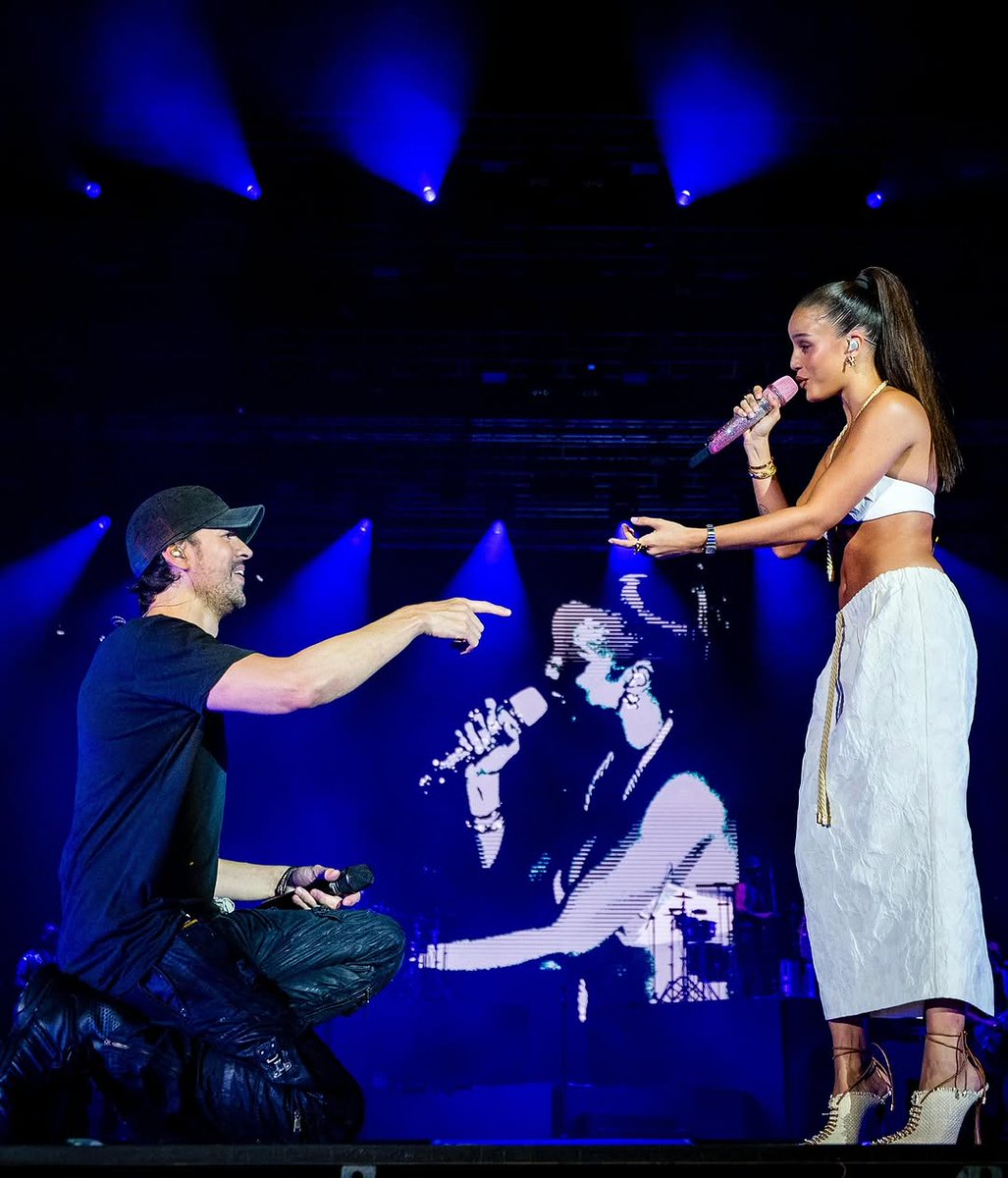 📷 Emilia y Enrique Iglesias cantando en Gran Canaria