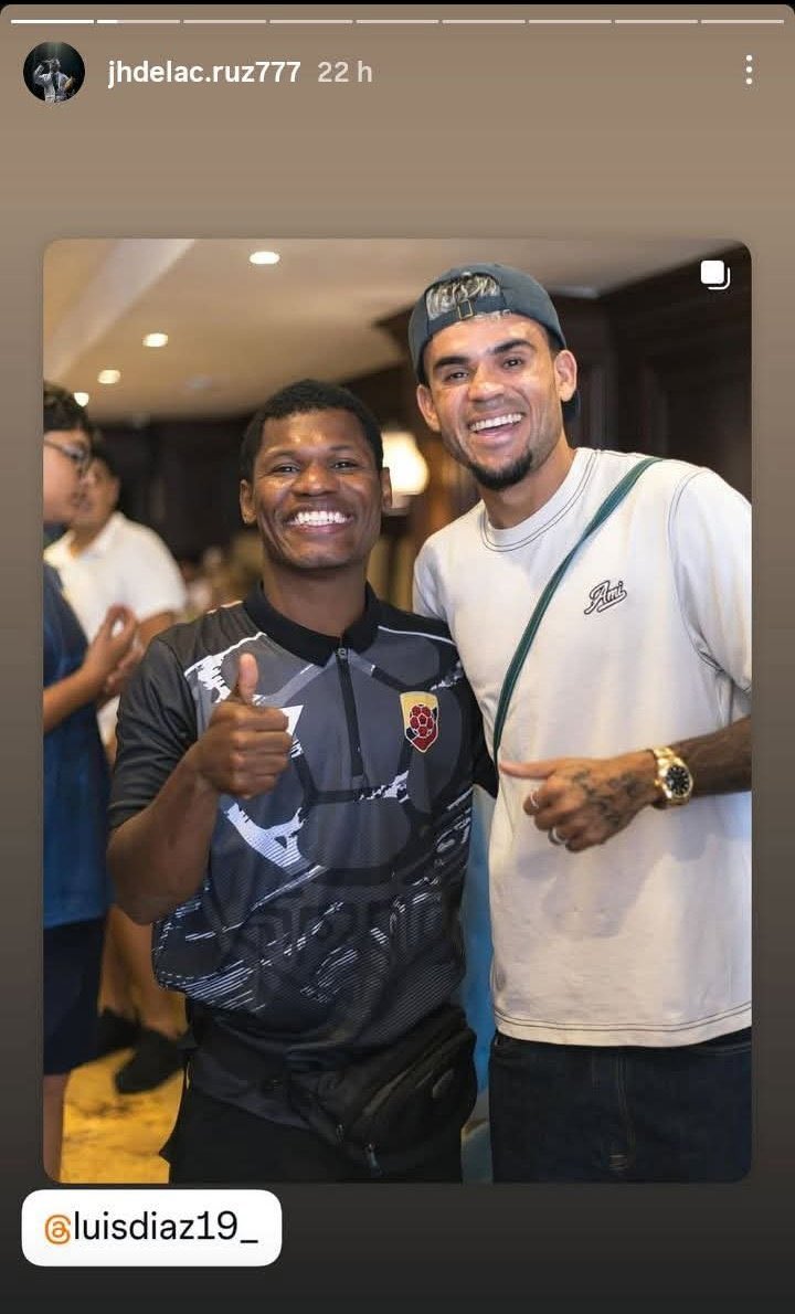 Repudiables las acciones de Luis Díaz de mostrarse ‘de joda’ en Colombia mientras TODOS sus compañeros estaban en el velatorio de Diogo. 

Un Diogo que lo bancó en el peor momento de su carrera. Y no, no se trata de poner un posteo en instagram. No es decir, es hacer.