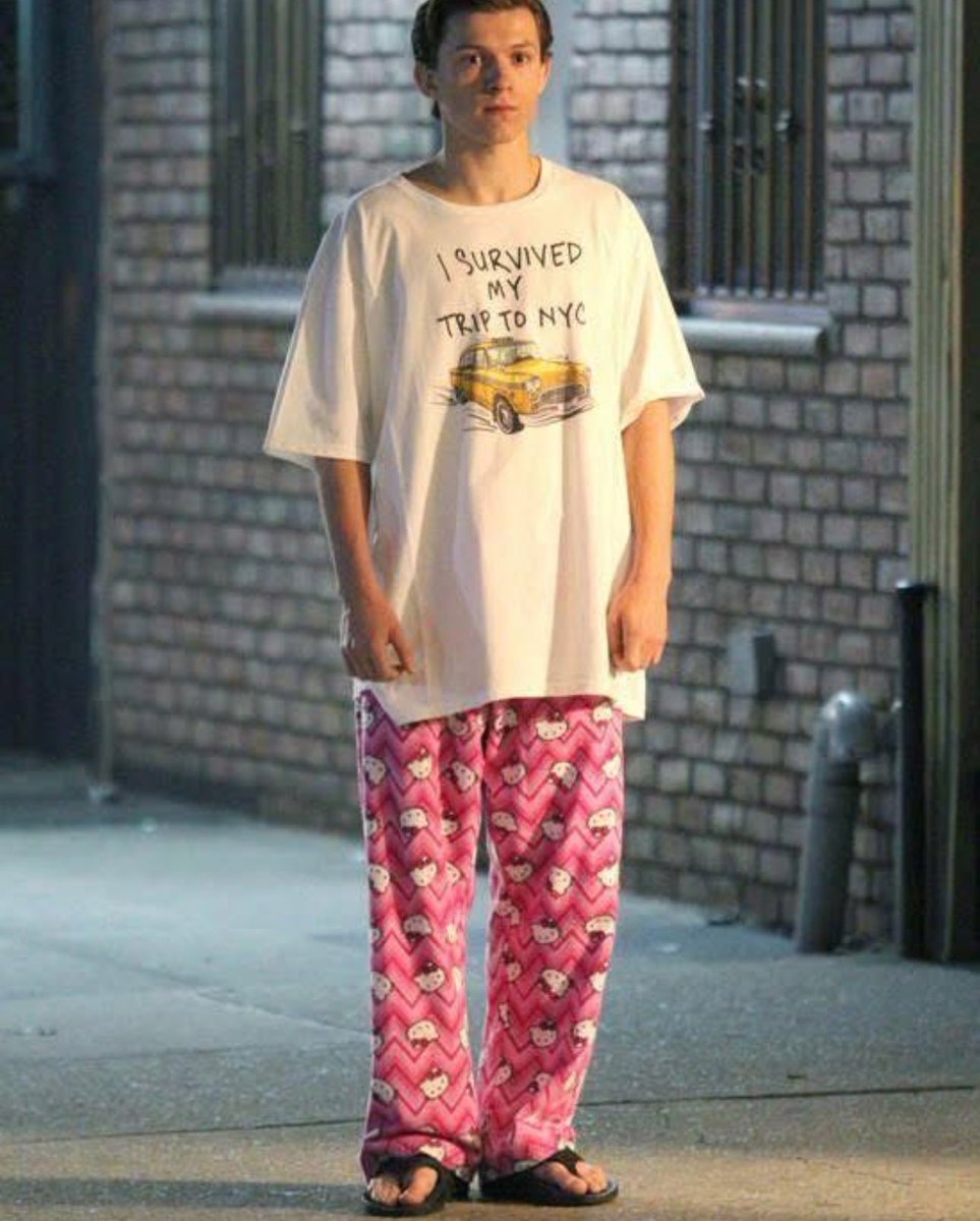 97Vercetti's tweet image. me when I'm rocking my idgaf outfit and suddenly spot someone I know