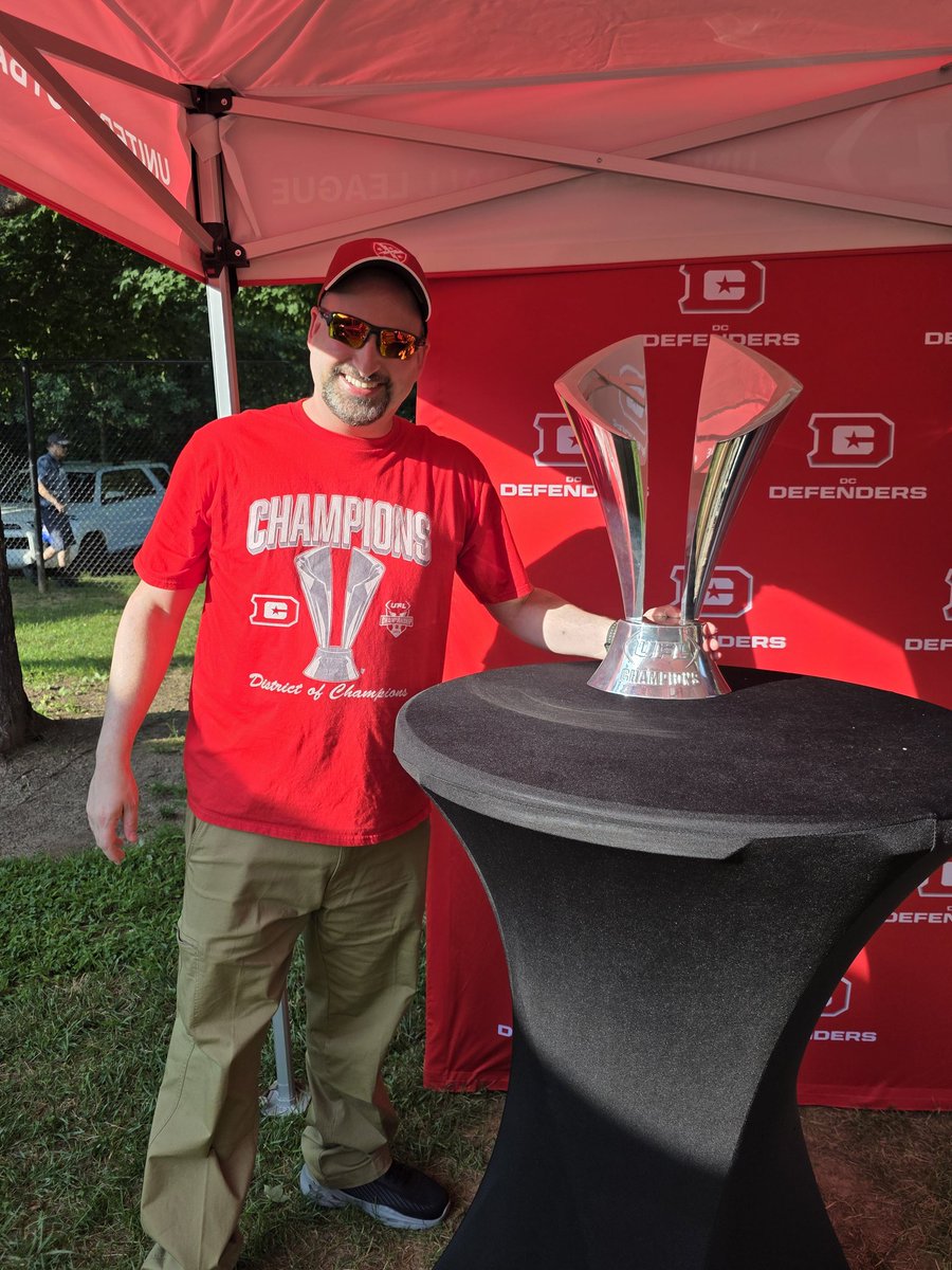 Instegone's tweet image. Pre Celebration with the @TheUFL @XFLDefenders Championship trophy at the @GoBigTrain game before next weeks Celebration at the Wharf! #ShieldsUp