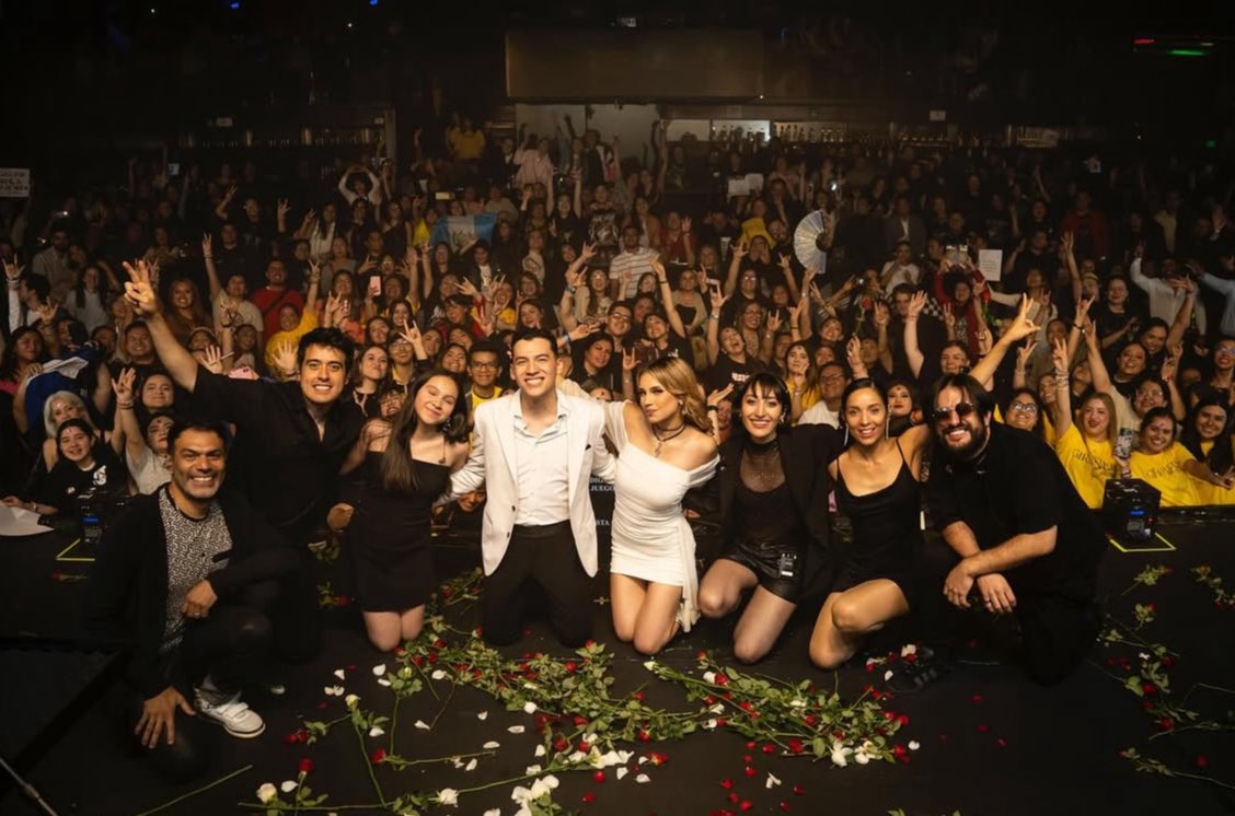 SitioMarioG's tweet photo. Gracias a ustedes por dejarnos vivir un sueño que sin duda todos pedíamos a gritos y sobre todo por la manera en que se entregaron en sus 4 conciertos!🥹🧡 https://t.co/RM1ngMkpuJ