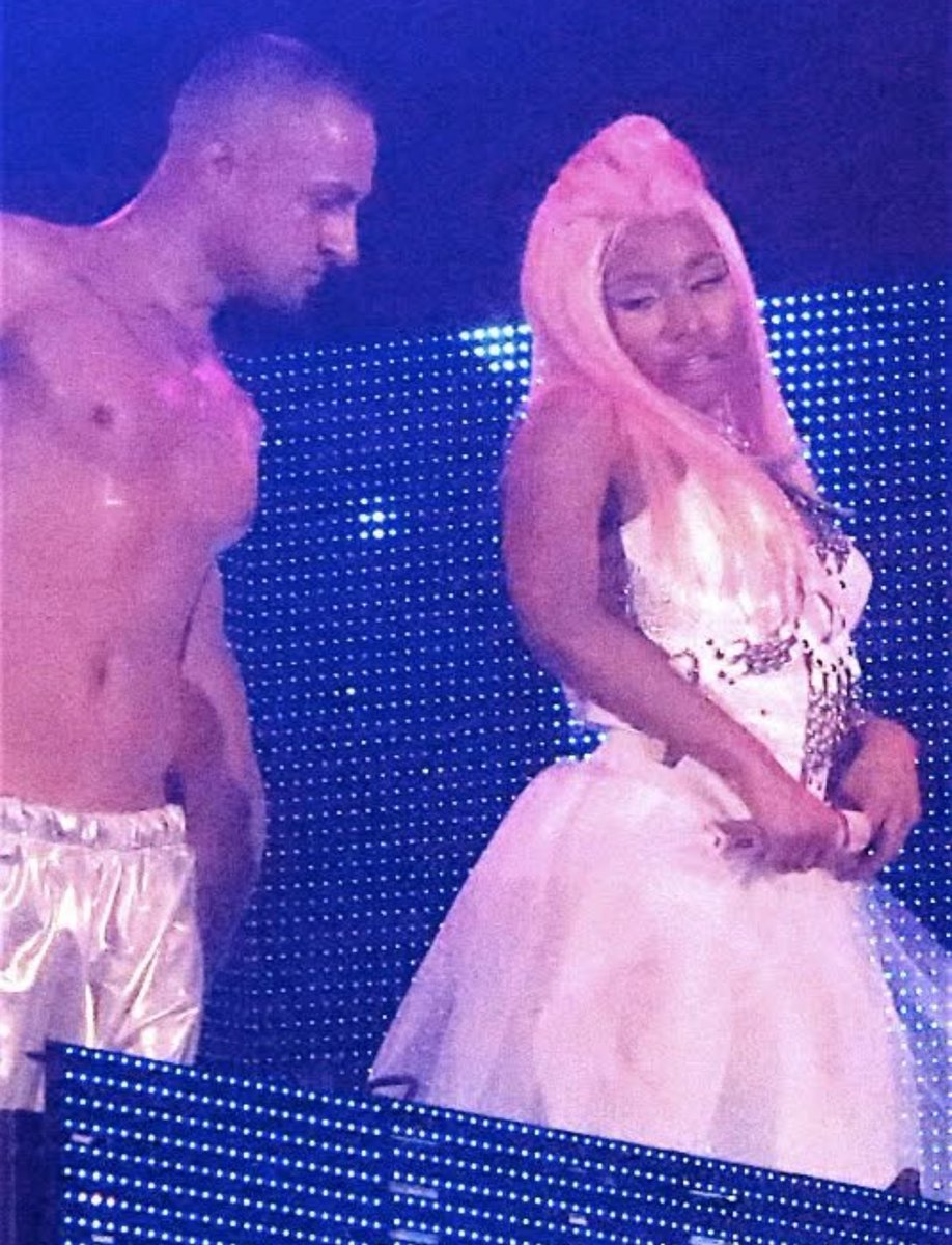 13 years ago with the Queen! <a href="/NICKIMINAJ/">Nicki Minaj</a> #prinkfridaytour #romenreloadedtour ❤️
