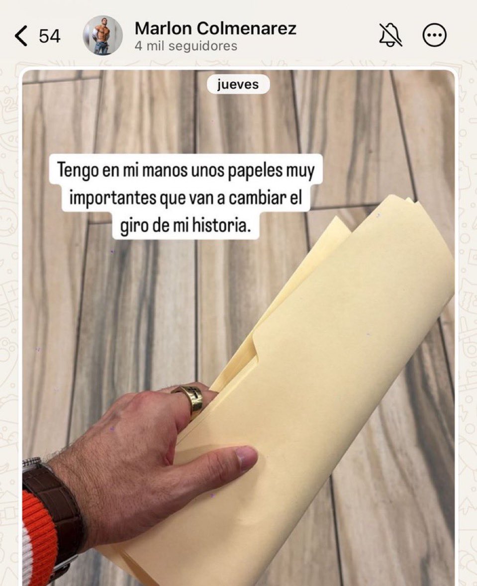 CockteuTwinks's tweet image. Paolita Suarez después de escribir las lyrics de Dos Tres Trucos
