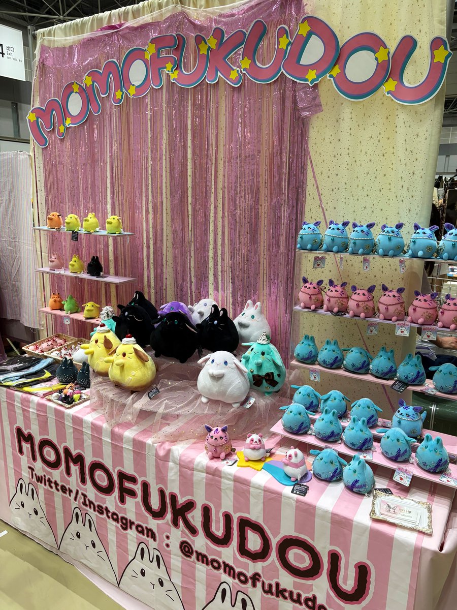 glabbit_lampwrk's tweet image. 昨日は、デザフェス @designfesta に行ってきました!
時間がかなり限られていたので、サクッとお買い物とご挨拶を😌ご挨拶できなかった方々すみません😭🙏💦
百福堂さん @momofukudou の「おおきなもっちー」ちゃん、
草木屋さん @kusaki_ya93 の「うさぎ爆誕本」と「カタイアイス…