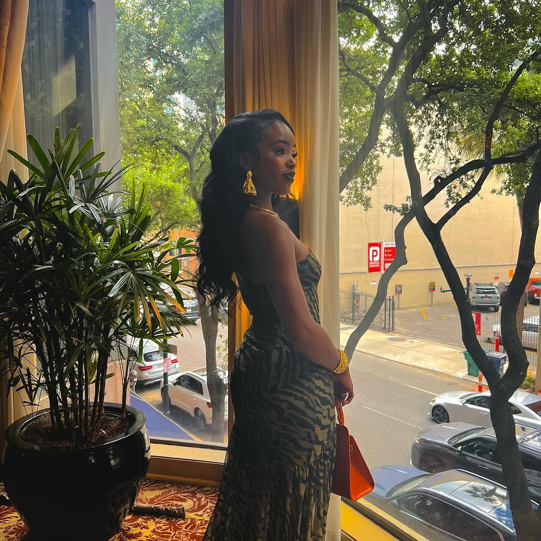 — lovie simone ma’am, i am on my KNEES! certified baddie. 🖤🥂🐆