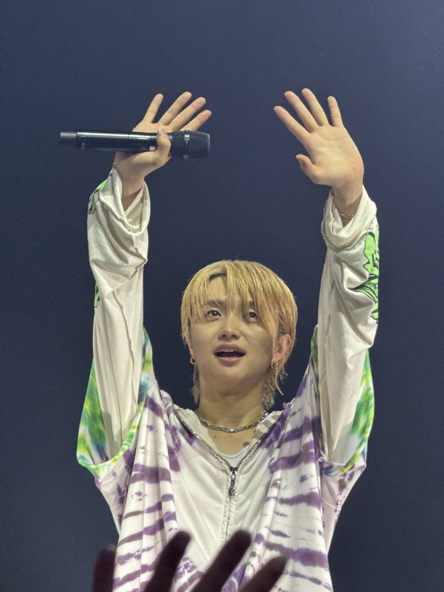 besty_0523_j's tweet photo. お手振りジュノンくん👋🩷

#BEFIRST
#BF_WORLDTOUR2025 
#BF_WT25_SG
 #BF_WT25_Singapore https://t.co/WDkFMM95hE