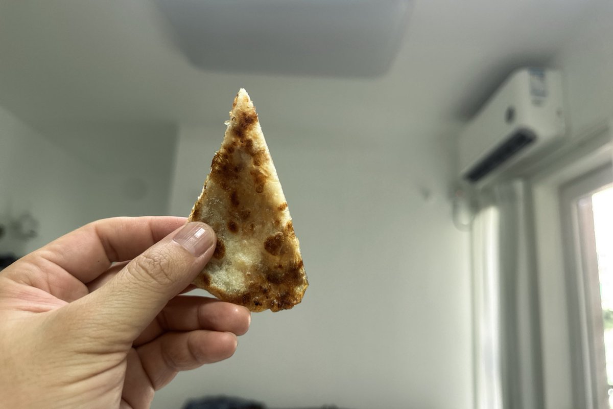 到底是什么样的男人，才能煎出如此敲薄敲脆敲级Q弹好吃的煎饼，爱了[害羞]