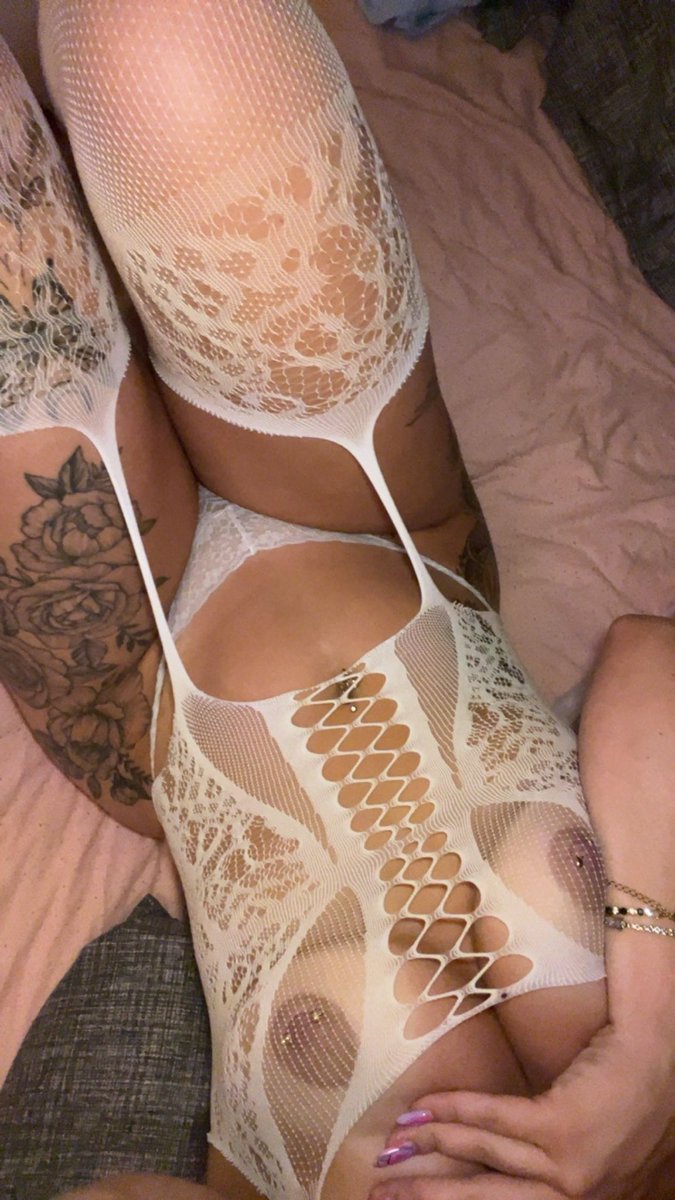 cncdollxx's tweet photo. am i hot..? #nsfwtwt #horny #goonette https://t.co/mLn9t4E1Wa
