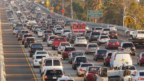 What do Muslim men do if the call to prayers comes in rush hour traffic?