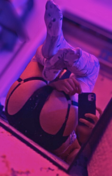 BuildAFemboy's tweet image. I’m feeling generous (and beyond bored) one random person who likes and comments a number gets a free session tomorrow (unless this blows up mega fast)  the way it will work. You pick a number 1-10 and that determines the session I have a list already made you better not back…