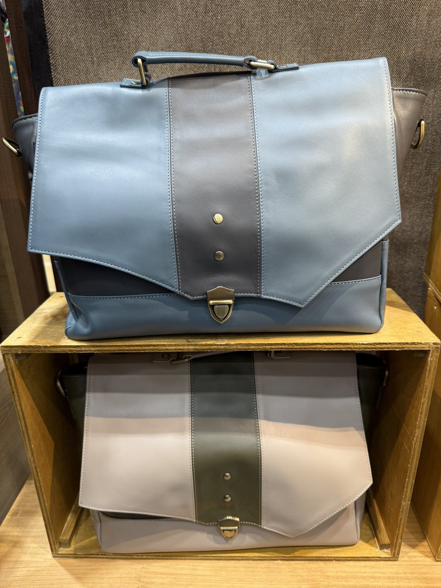 chaoticbluebag's tweet photo. デザインフェスタ２日目はじまりました。
今日もご来場お待ちしております✨

#デザフェス
#デザインフェスタ
ブース番号　I-165.166 https://t.co/JohoO3ASw1