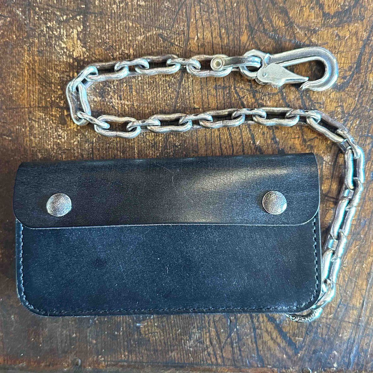 TTANDCOMPANY's tweet photo. LYNCH SILVERSMITH 唯一無二のウォレットセット

シルバージュエリー界の孤高の存在 LYNCH SILVERSMITH が作り上げた、特別なウォレットセットが登場。

・LYNCH SILVERSMITH &amp; TT&amp;CO. Wallet and Wallet chain https://t.co/l2l2Rg9peL
