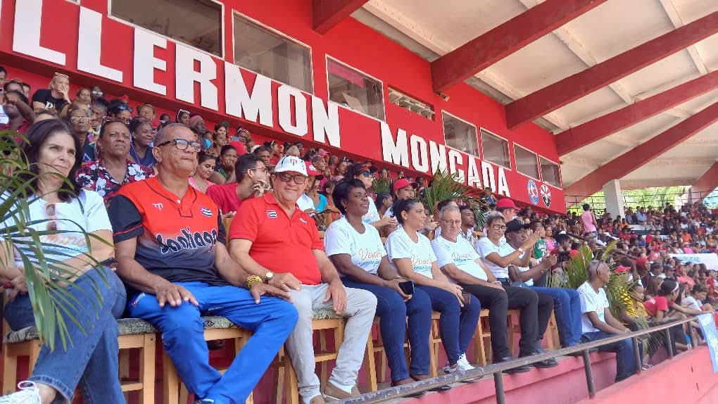 InesMChapman's tweet photo. Comenzó el verano, aunque la inauguración fué en la bella ciudad de Santiago de Cuba, en toda Cuba, se realizaron variadas actividades.  #VeranoSiempreJoven
#CubaPorLaPaz https://t.co/KRkN43kHAp