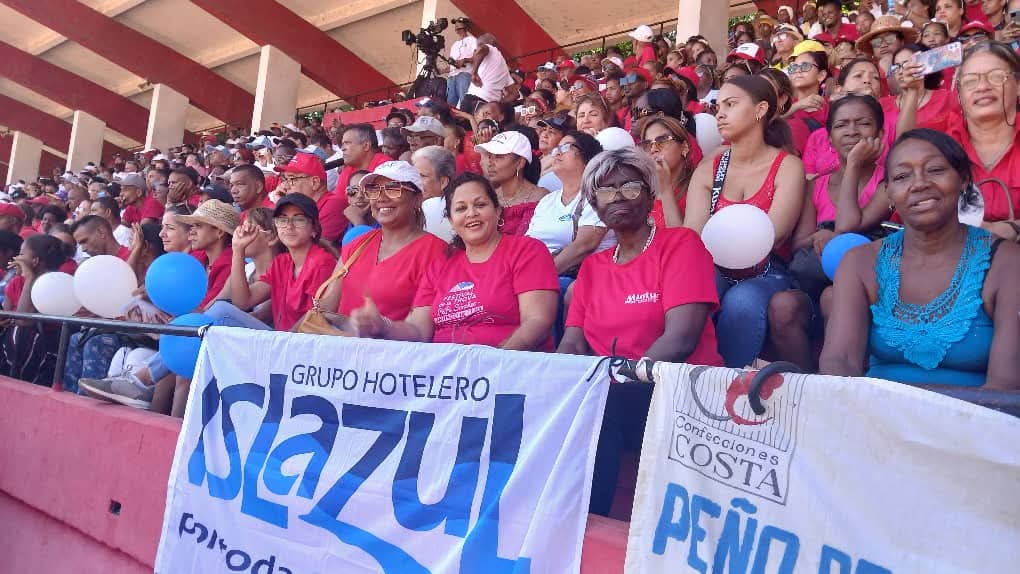InesMChapman's tweet photo. Comenzó el verano, aunque la inauguración fué en la bella ciudad de Santiago de Cuba, en toda Cuba, se realizaron variadas actividades.  #VeranoSiempreJoven
#CubaPorLaPaz https://t.co/KRkN43kHAp