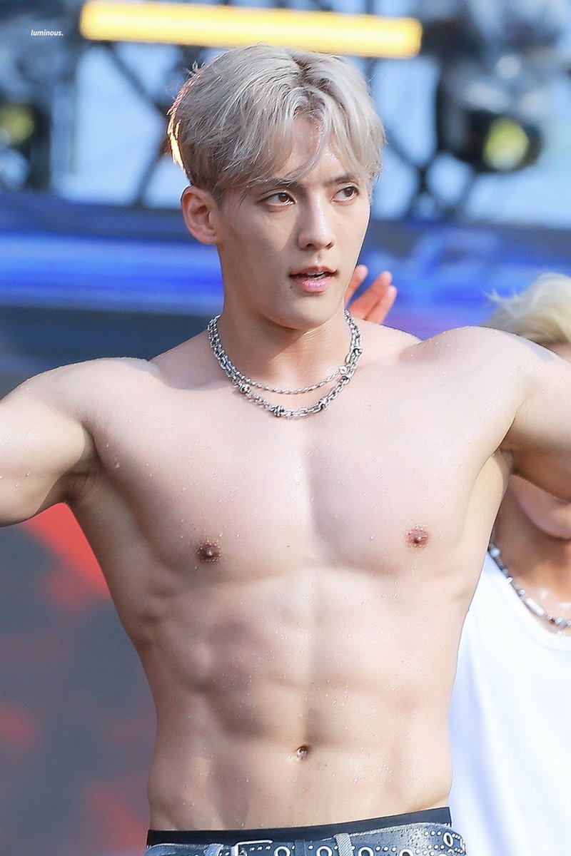 𝙡𝙪𝙢𝙞𝙣𝙤𝙪𝙨. tweet media