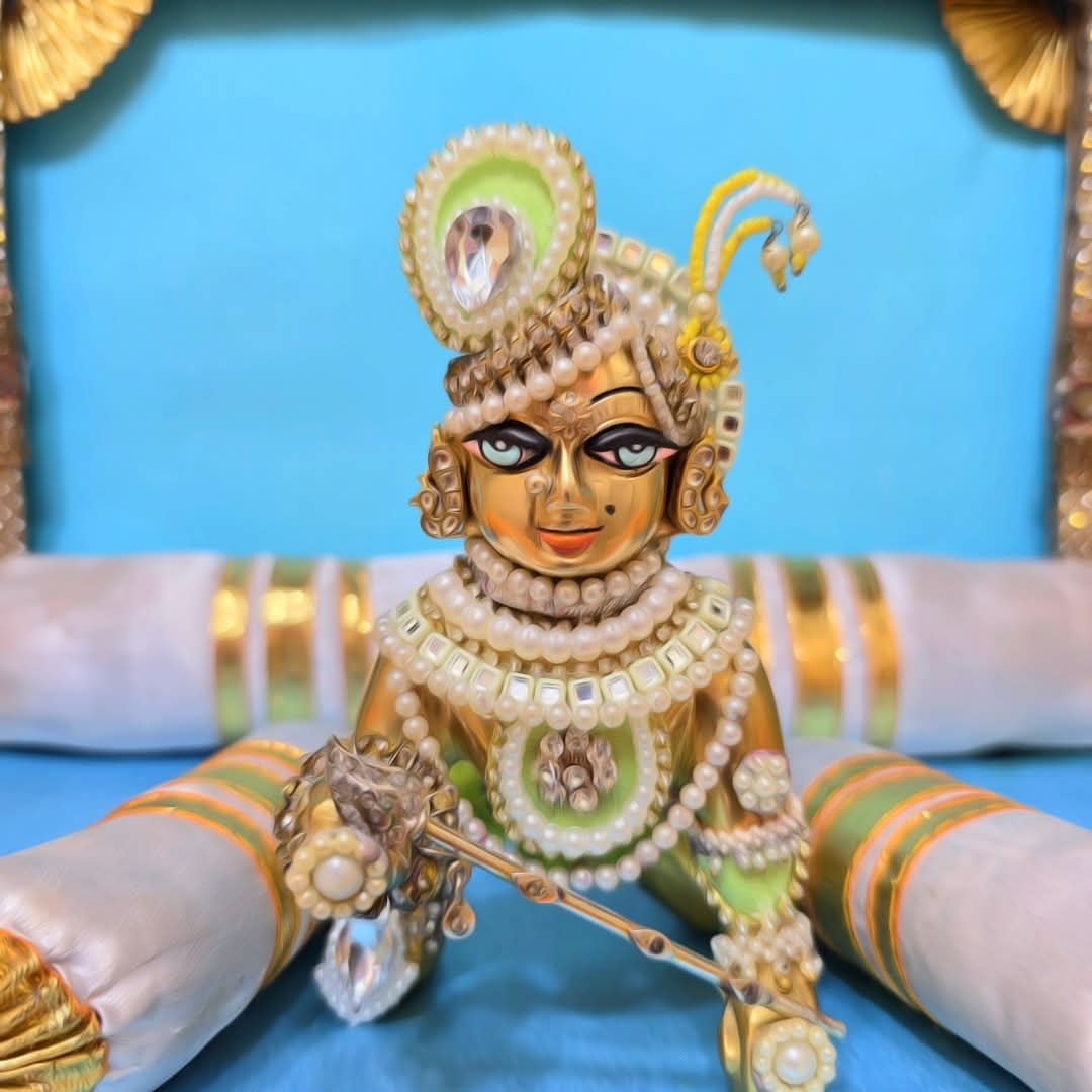 प्रेम बिना मिले न गोविन्द,
चाहे जतन करो हज़ार.... 
शरण में आये शरणागत की,
रक्षा करे नन्द कुमार......
*Jss*
        जय श्री राधे
नमो नारायण जी 👏👏 
जय मां भवानी 👏👏 
राम राम सा 👏👏