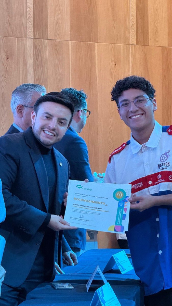 Roronava's tweet image. En el marco de la segunda Reunión Nacional de Colegios Estatales rendimos homenaje por primera vez en la historia del @CONALEP_Mex a nuestro alumnado más destacado del país.

No solo estamos formando técnicos, estamos formando ciudadanas y ciudadanos íntegros, capaces de…