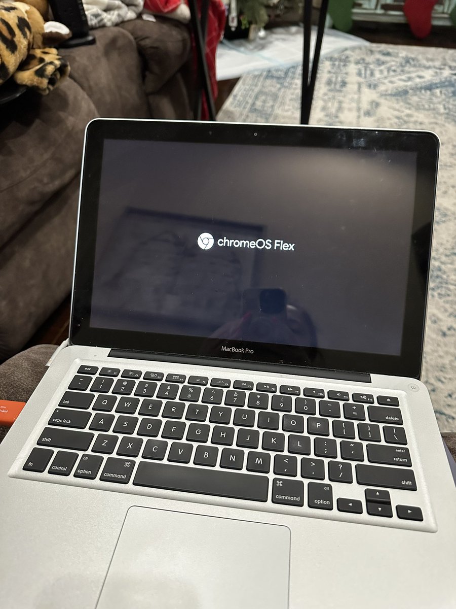 mrschollinger's tweet image. Let’s gooooo!!!! 💻 #chromeosflex @GoogleForEdu @Google @jamesvarlack