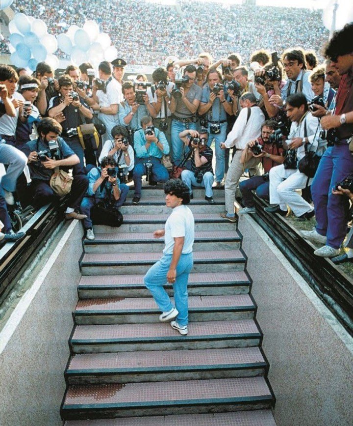 ebt1972's tweet image. 05.07.1984 - 05.07.2025
Napoli - La Paternal
Diego - Hernán
41 años después…mismo cariño de la gente, mismo apellido, misma sangre, mismo sueño.  

La historia de Diego y Napoli ya la conocemos. Hoy Hernan empieza a escribir su historia en #AAAJ. 

📸 @MartnFras2