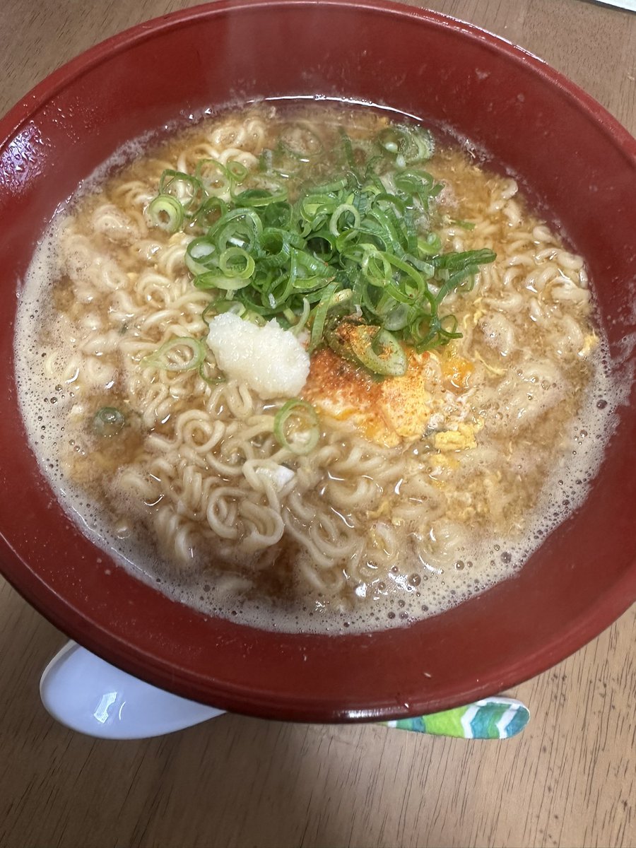 自分で作った
サッポロ一番味噌ラーメンが
1番うまい😂
