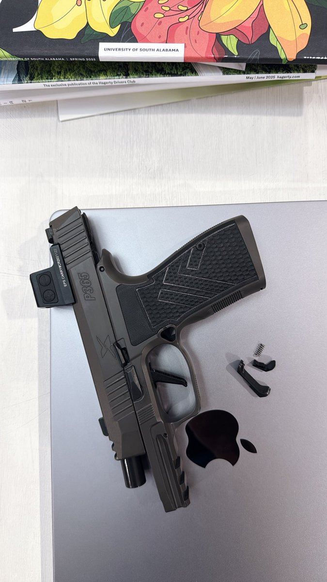 Oh no baby, what is you doing 😢
Ejecto springo