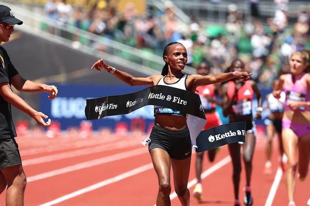 DyeStat (@dyestat) on Twitter photo Beatrice Chebet Shatters 14-Minute Barrier With World Record 5,000 At #Pre50
<a href="/oliver_hinson24/">Oliver Hinson</a> 📰 dyestat.com/gprofile.php?m… Beatrice Chebet Shatters 14-Minute Barrier With World Record 5,000 At #Pre50
<a href="/oliver_hinson24/">Oliver Hinson</a> 📰 dyestat.com/gprofile.php?m…