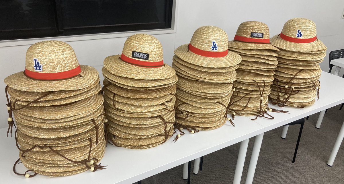 ドジャース ワンピース トレーディングカードと麦わら帽子のセット②