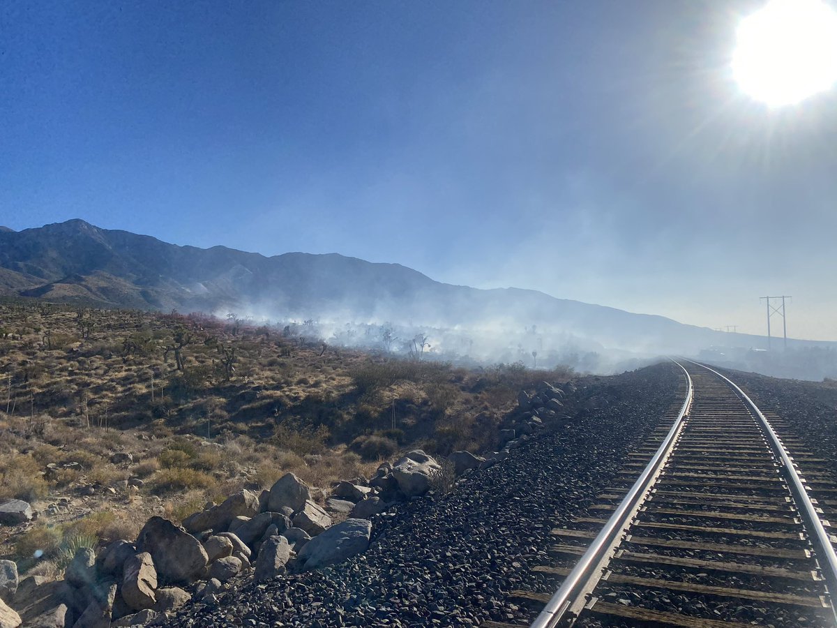 CALFIREBDU's tweet image. #BakerFire Forward Rate of spread stopped. @BNSFRailway will continue  to be closed for firefighter safety. @SBCOUNTYFIRE @sbcountysheriff @BLMca