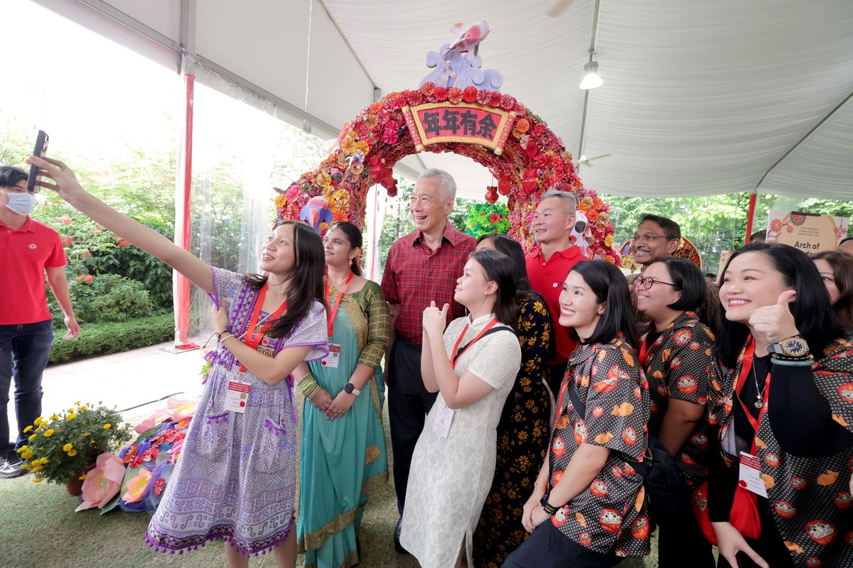 Happy Youth Day to our youths and our young-at-heart! You can build the future that you dream about. Have courage, and embrace the challenges! – LHL go.gov.sg/new1zg