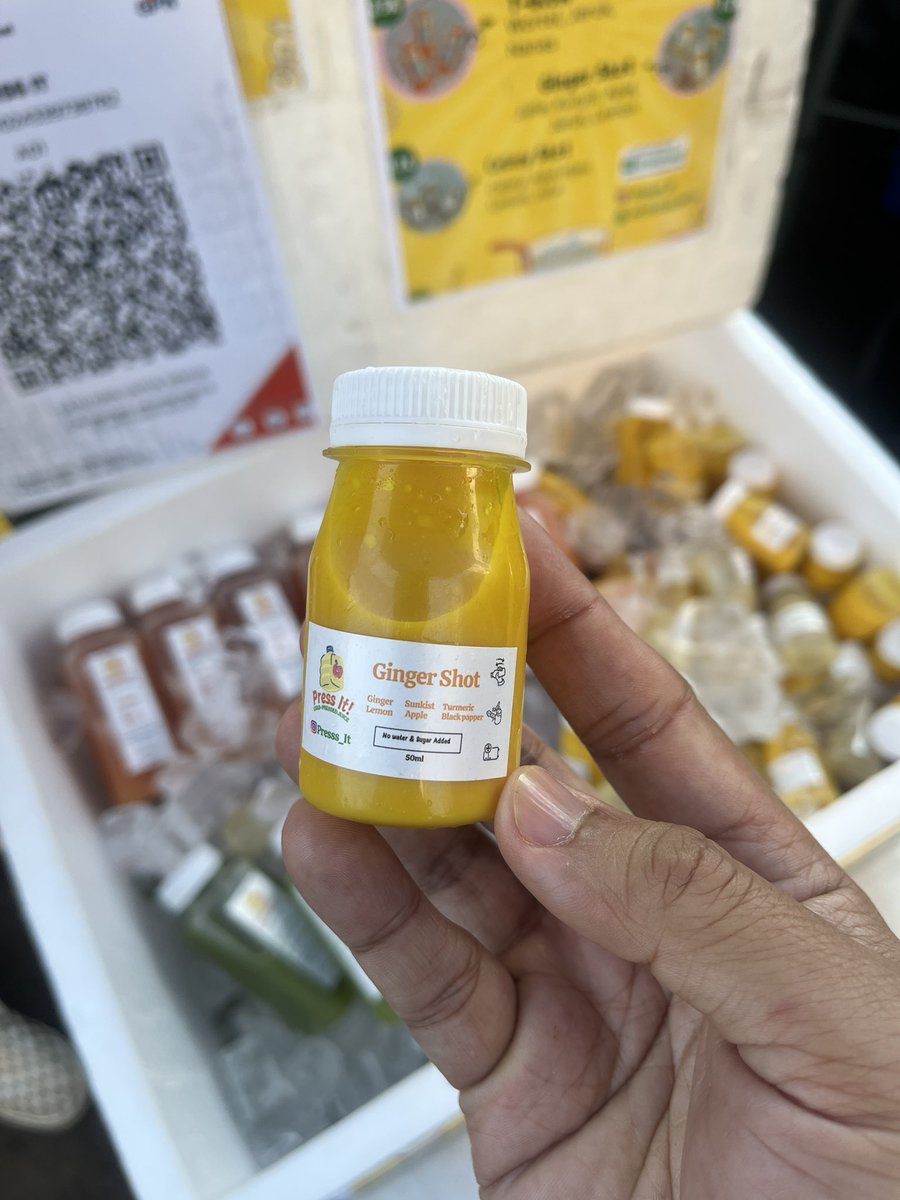 Semoga makin banyak yang jual cold presssed juice dan ginger shot dengan harga terjangkau. Lokasi gerobaknya samping Sinar Mas. Cold pressed juice Rp25K, ginger shot Rp12K #dhkh