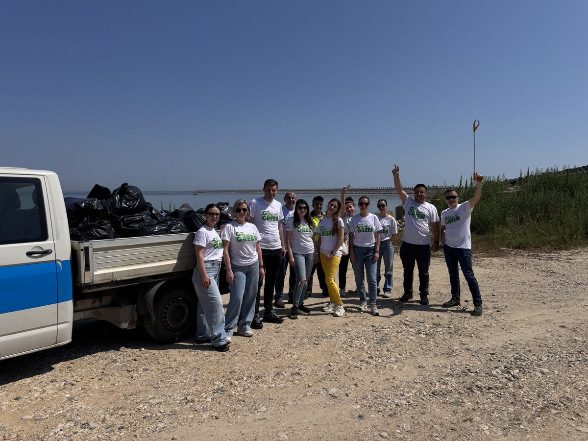 🌍 From Mexico to Ghana, Romania to Brazil - our teams are taking action for the planet! 💚
Cleanup drives, audits, awareness and more, because taking care of the environment isn’t just a one-time thing - it’s part of who we are! 
#MaerskGoGreen #AllTheWay #Maersk