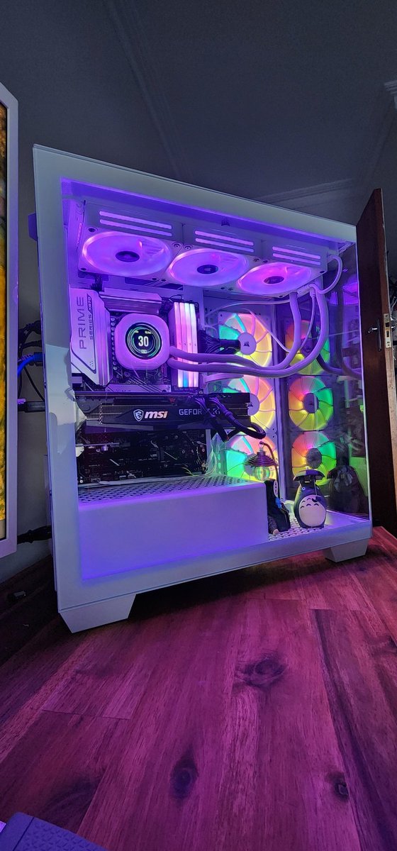 xXMissCanonXx's tweet image. Oml I'm in love with this @CORSAIR case 😍
Just put in the H150i today, solid upgrade 👏🏻👏🏻👏🏻👏🏻
#notspon
