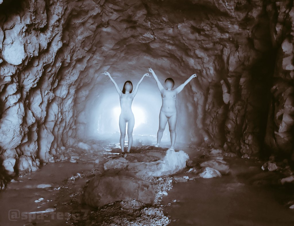 大自然の中に流れる温泉
洞窟探検に行ってから色々と先々の事を考えよう。
自然に包まれて考えた方がいい気がする♨