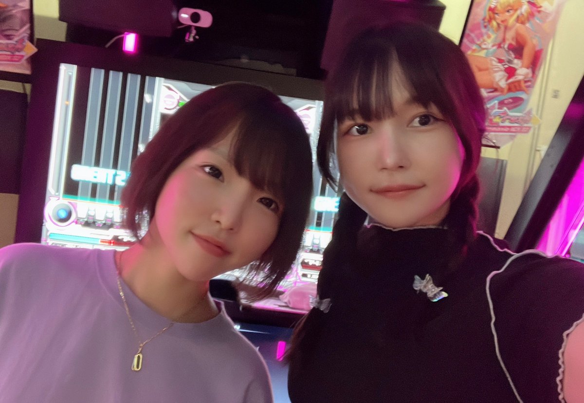 金髪が黒髪ショートになってた！！！！いいね🫶

【IIDX】ギャルとのびのび☆12やりまくるぞ～！！_20250706 youtube.com/live/I8p8pCCp_…