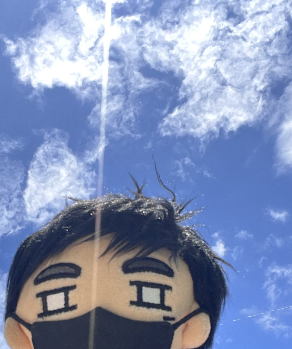 จินยองมาBBบอกตื่นมาหน้าบวมเพราะนอนดึก ถ่ายรูปสไตล์ครึ่งหน้ากับท้องฟ้ามาให้ดูด้วยน่ารักกกก🩵🍑

<a href="/JINYOUNG/">박진영</a> #jinyoung
#JinyoungOnBubble