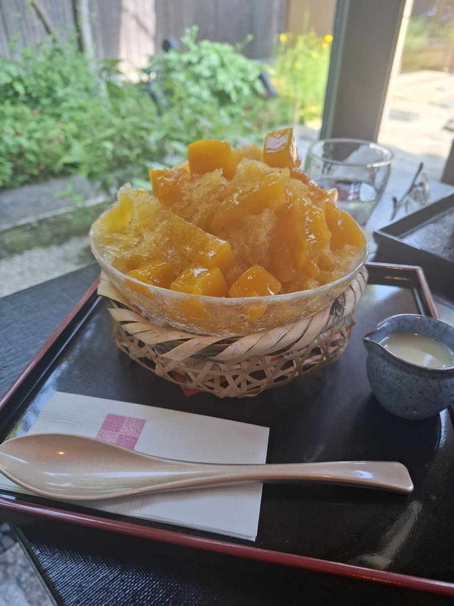 めっさ贅沢した❤

マンゴーのかき氷🥭🥭🥭🥭🥭
ヤバいくらい美味しかったの😋😋😋