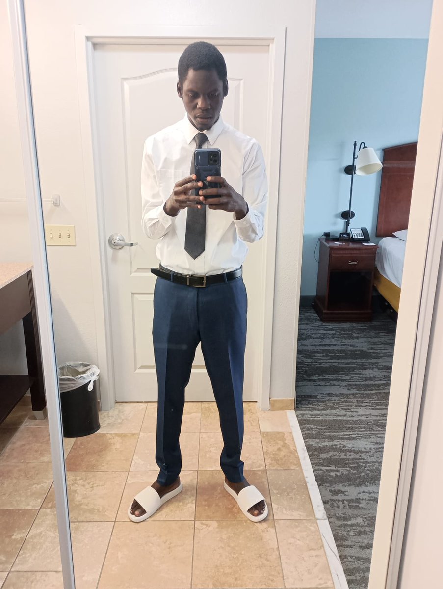 While getting ready, I tried what the other gender is supposed to do (mirror photos)...