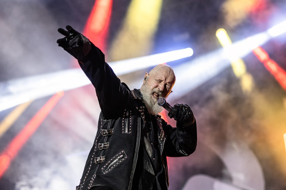 judaspriest's tweet image. WEDNESDAY 2ND JULY 2025 - FERRARA SUMMER FESTIVAL/FERRARA, ITALY
Photos: ash_settantuno
Stage Clothes: @RayBrownFashion